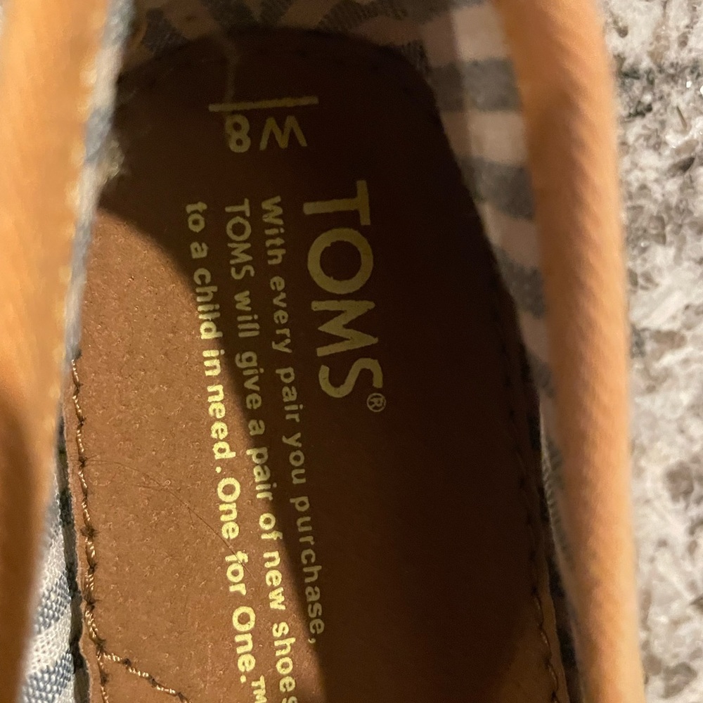 NWT TOMS Flats